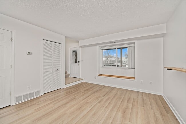 Building Photo - 154 Norwich Dr