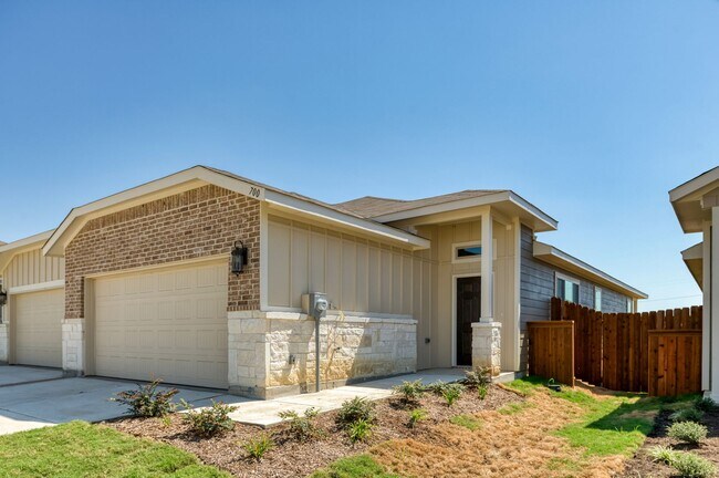 Foto del edificio - AVAILABLE NOW! GORGEOUS 3 BEDROOM DUPLEX L...
