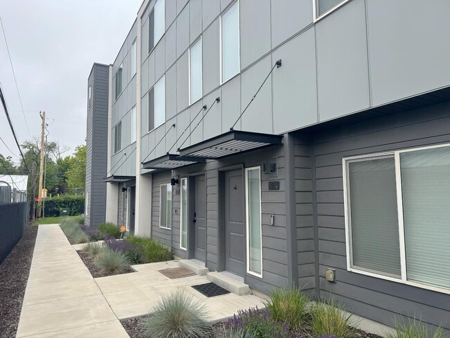 Building Photo - 359 N 700 W