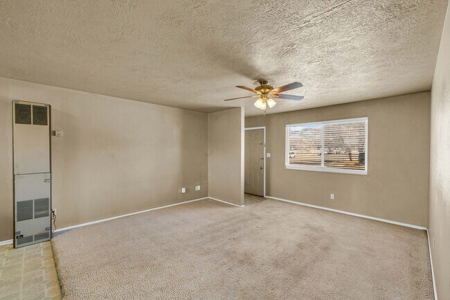 Foto del edificio - 383-391 N Wood Cir