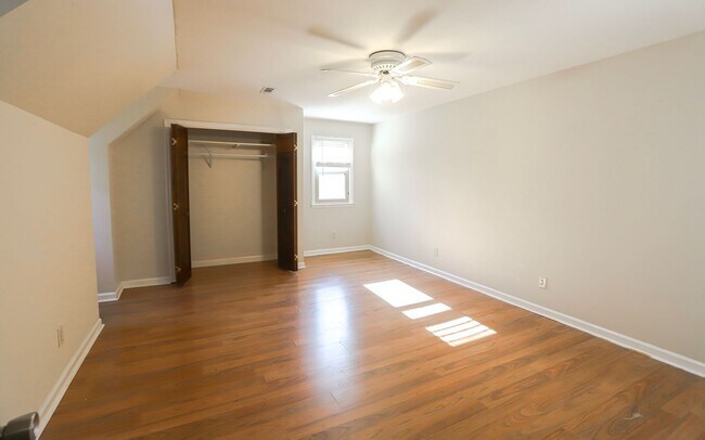 Foto del edificio - 809 Houndslake Dr