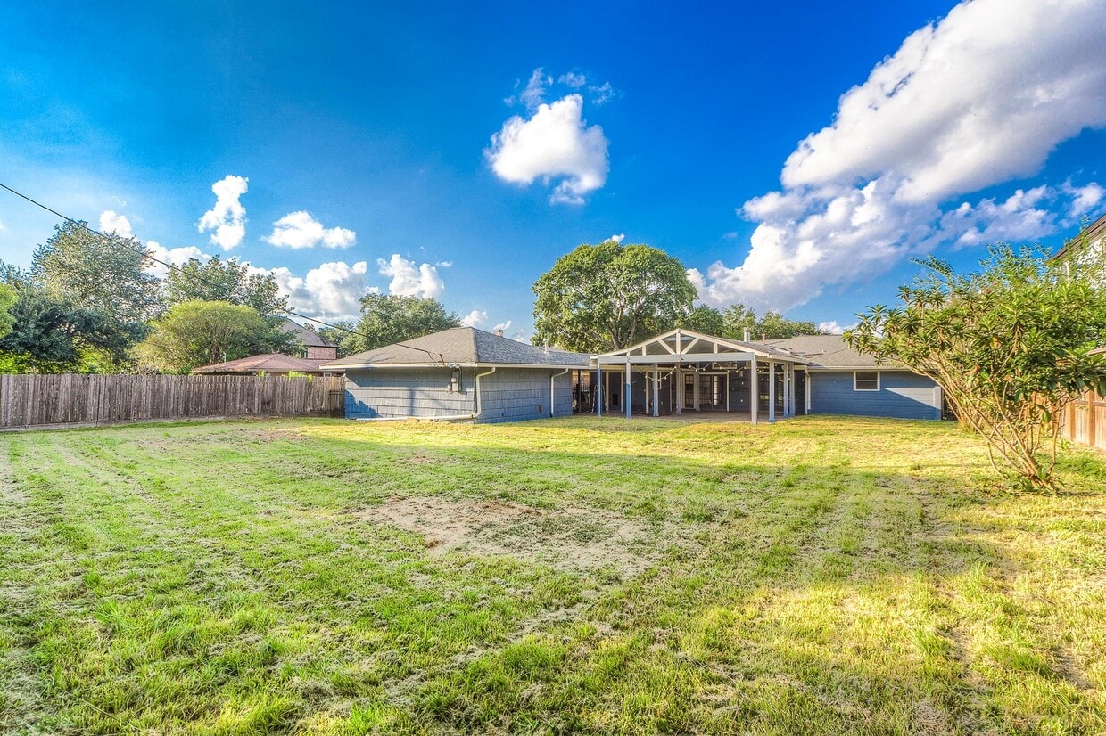Building Photo - 3627 Tartan Ln