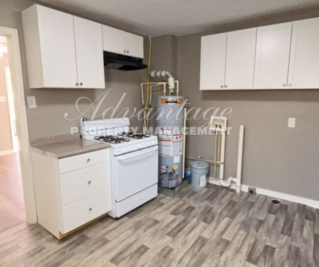 Building Photo - Charming one bedroom one bathroon duplex -...