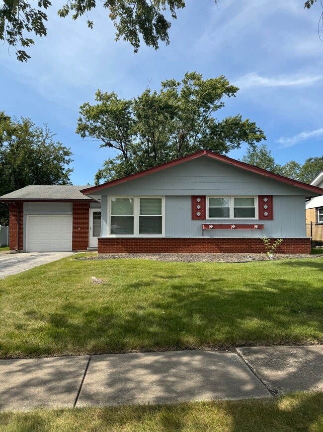 Building Photo - 17206 Elm Dr