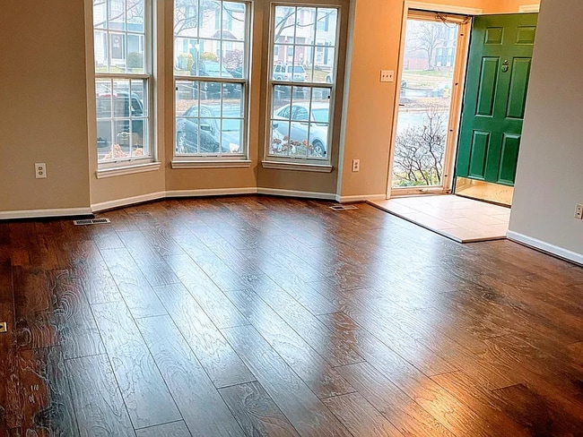 Foto del edificio - 516 Hollyberry Way