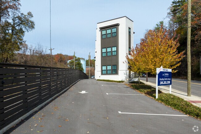 Foto del edificio - 18th Street Townhomes