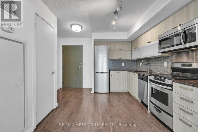 Building Photo - 36 Lisgar St