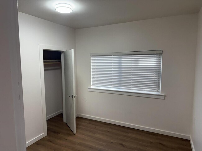 Photo du bâtiment - 14932-1490A 90a Ave