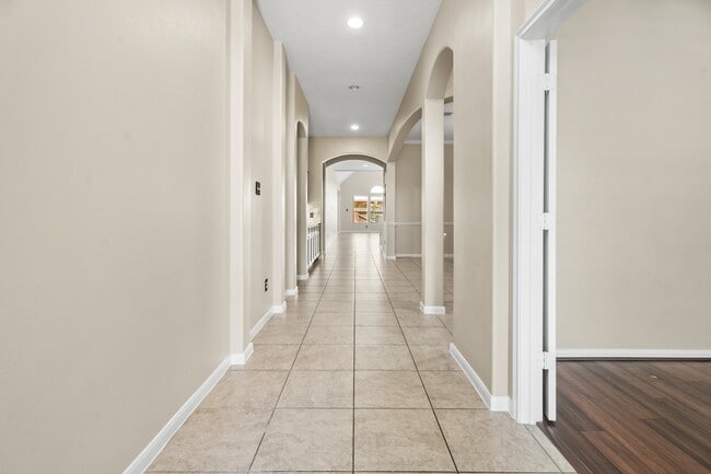 Building Photo - 4713 La Escalona Dr