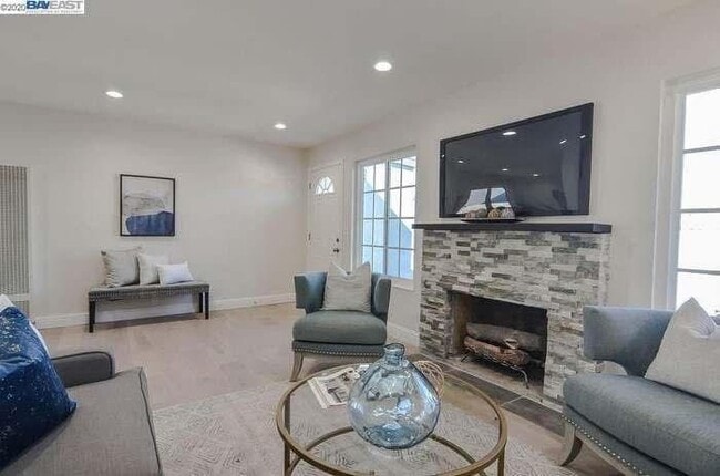 Building Photo - 33215 Lake Champlain Ct