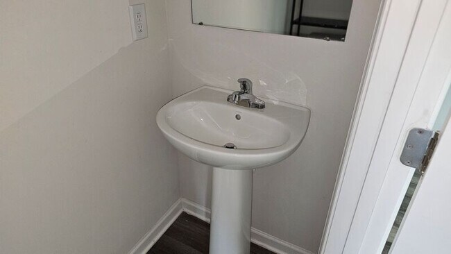 Foto del edificio - 1944 Belle Arbor Dr