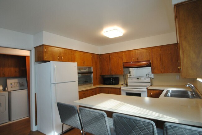 Building Photo - 810 N 600 E