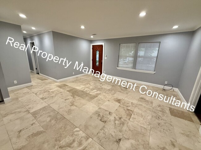 Building Photo - Updated 4 Bedroom, 2 Bath Home with Spacio...