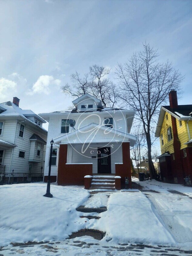 Primary Photo - 1400 sq ft. 3 bed home in South Toledo! Many updates throughout