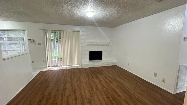 Building Photo - 7431 La Pl Dr