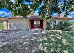 Building Photo - 403 Earl Dr