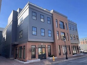 Building Photo - 238 Deer St