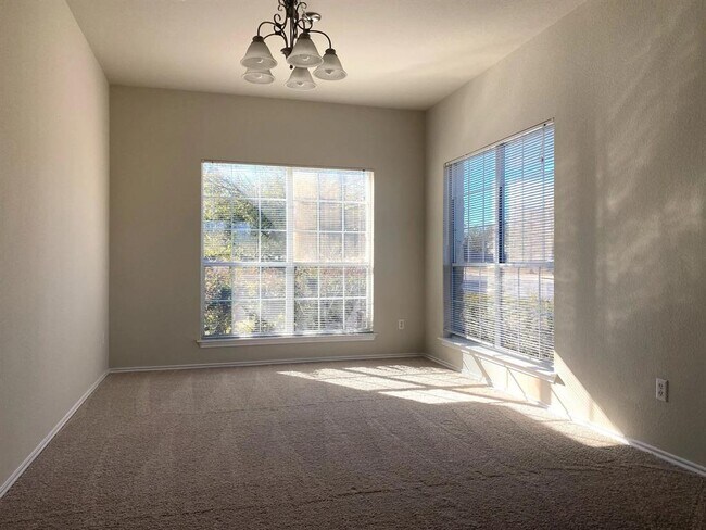 Foto del edificio - 11421 Dog Leg Dr