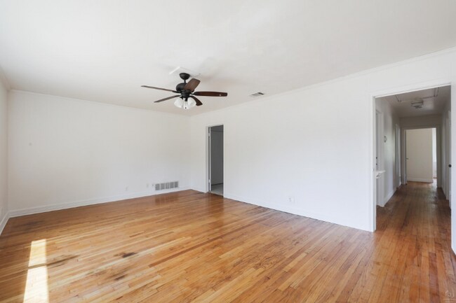 Foto del edificio - 1657 E Campbell Rd