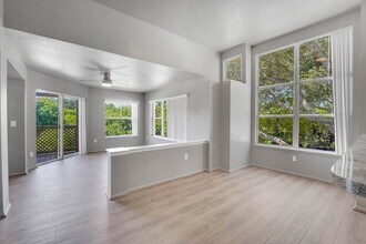 Building Photo - 4815 Via Palm Lakes