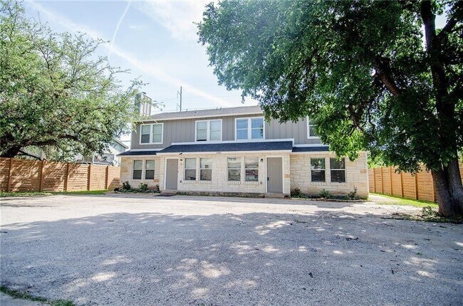 Building Photo - 11901 Alpheus Ave