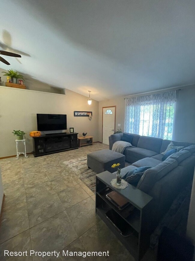 Building Photo - 3 br, 2 bath House - 5526 N Mount Carrol St