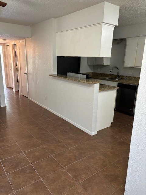 Foto del edificio - Spacious 2 Bed/2 Bath Apartment