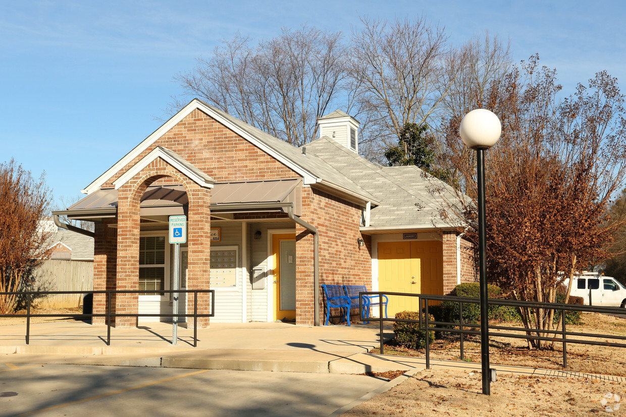 Building Photo - Westgate Apartments