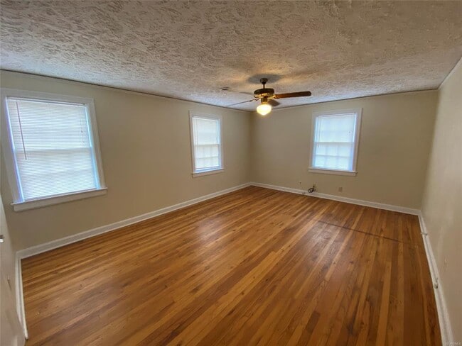 Building Photo - 3385 Le Bron Rd