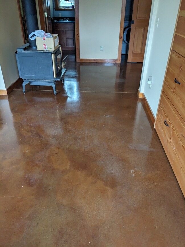 Building Photo - 819 Donovan Ave