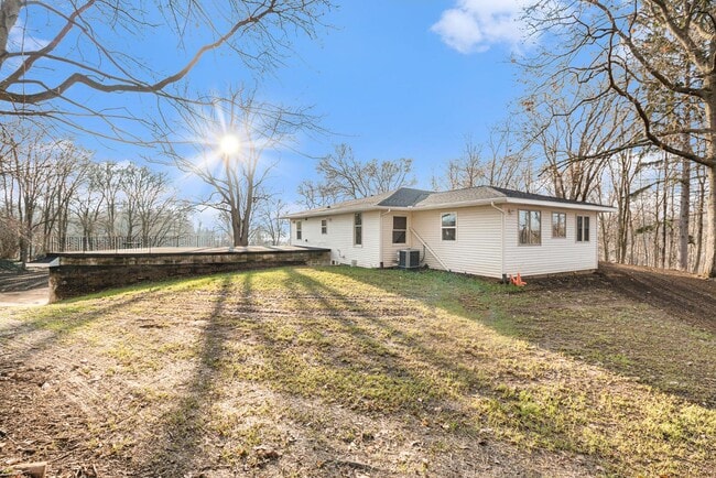 Building Photo - 4585 E Shore Dr
