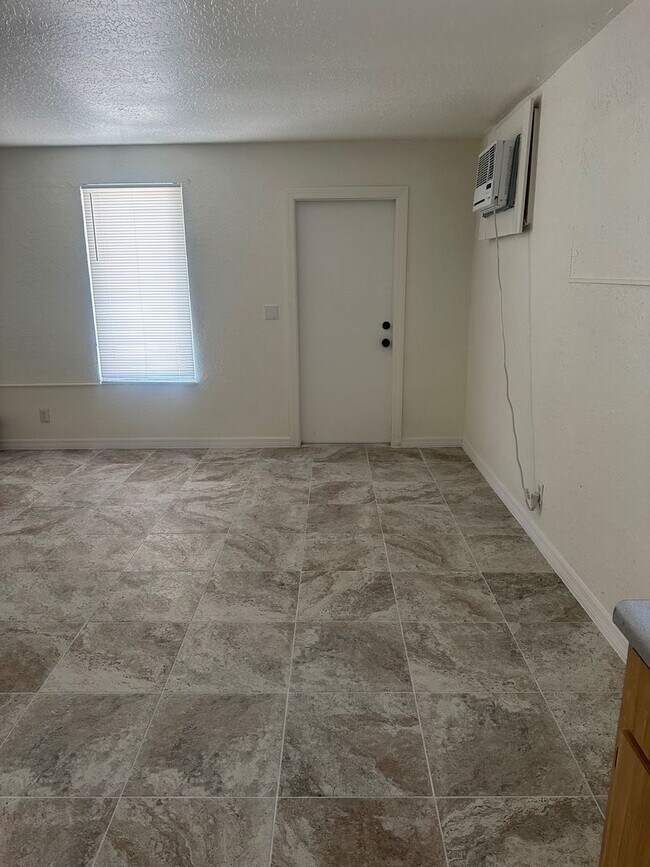 Building Photo - Beach Cottage Studio