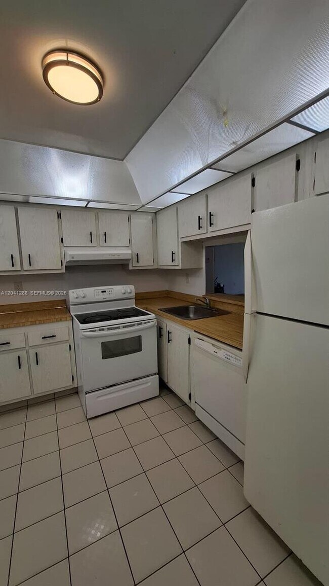 Building Photo - 1830 SW 81st Ave