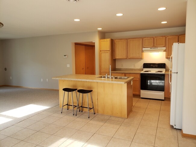 Building Photo - 208 Parador Pl