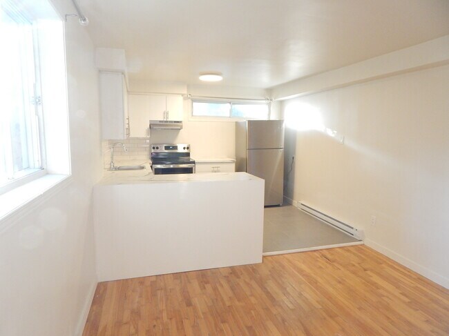 Building Photo - 2850 Barclay