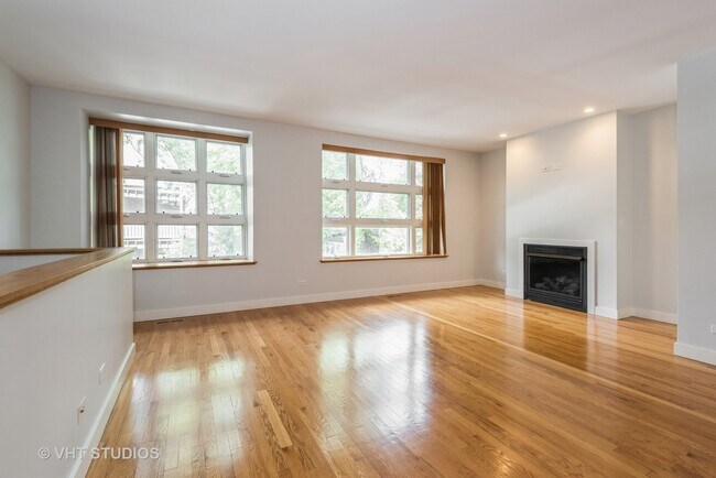 Building Photo - 7207 N Oakley Ave