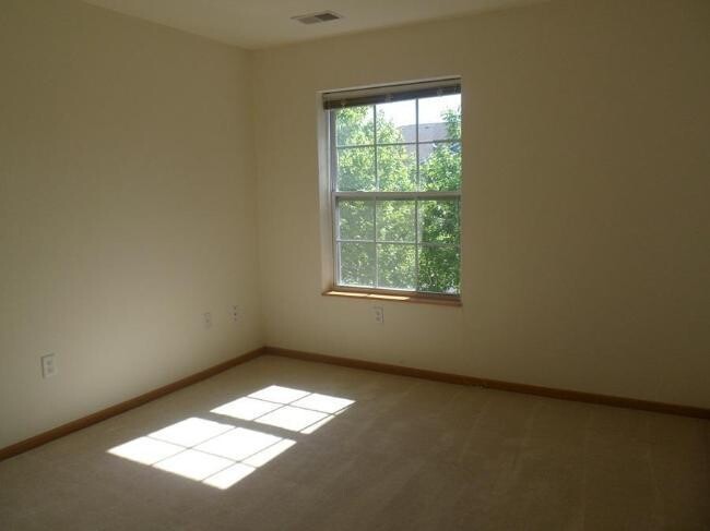 Foto del edificio - 210 E Remer Rd