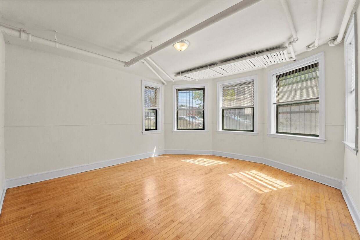 Foto principal - 2322 N Spaulding Ave