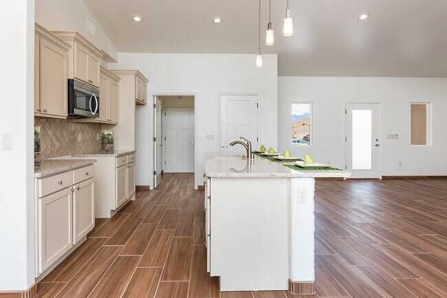 Building Photo - 4507 Mesa Central Dr