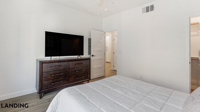 Foto del edificio - 2555 N Rancho Dr