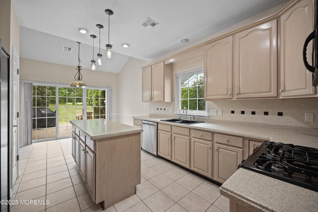 Building Photo - 49 Baltusrol Dr