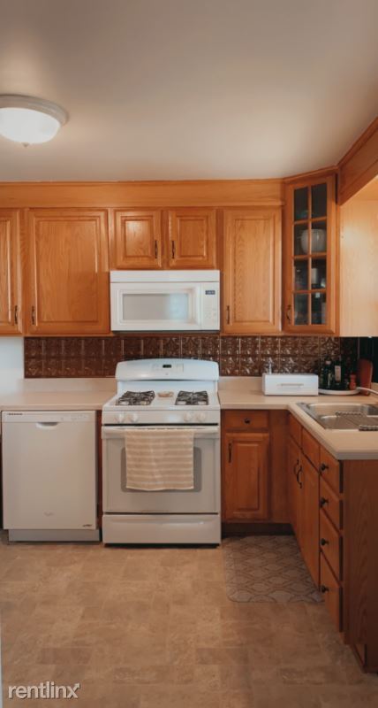 Building Photo - 3 br, 1 bath Townhome - 501 General Sutter...