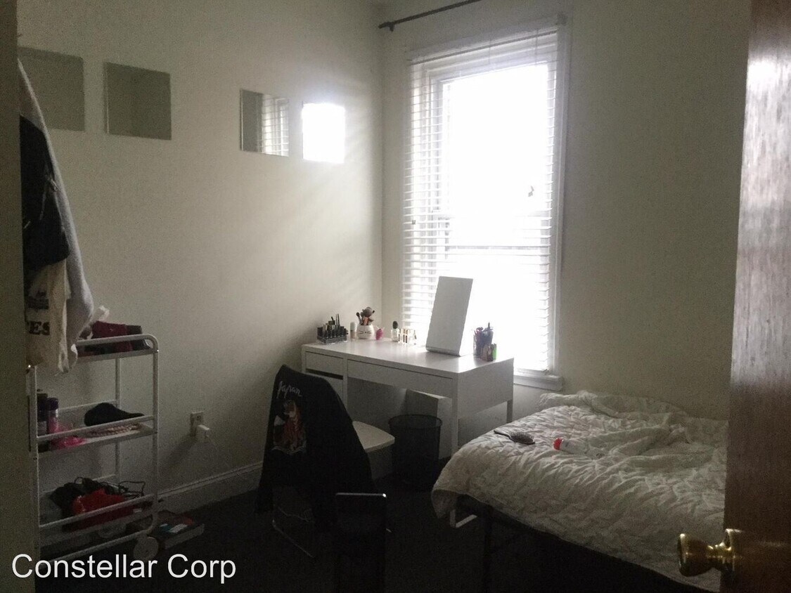 Primary Photo - 4 br, 2 bath Apartment - 3927 Pine St.