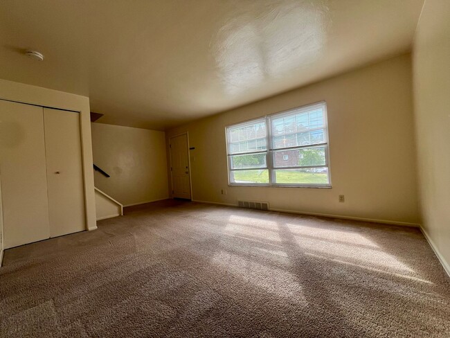 Building Photo - Magnificent 3 Bedroom Townhome with Garage...
