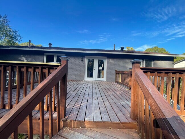 Building Photo - 123 Oldenburg Dr