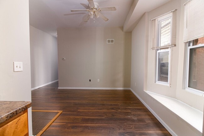 Building Photo - 544 S 49th St
