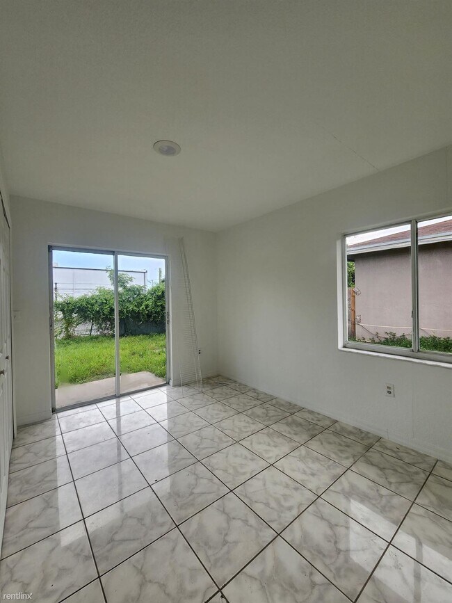 Foto del edificio - 4 br, 2.5 bath House - 2100 NW 76th St Uni...
