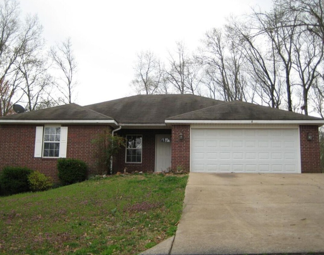 Front of house - 4 Karen Ln