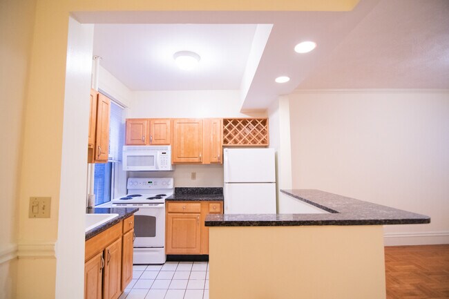 Building Photo - 48 Queensberry St