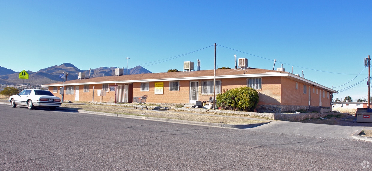 Primary Photo - 4425 Lawrence Ave